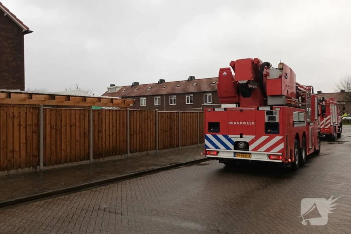 Platen carport losgewaaid door harde wind