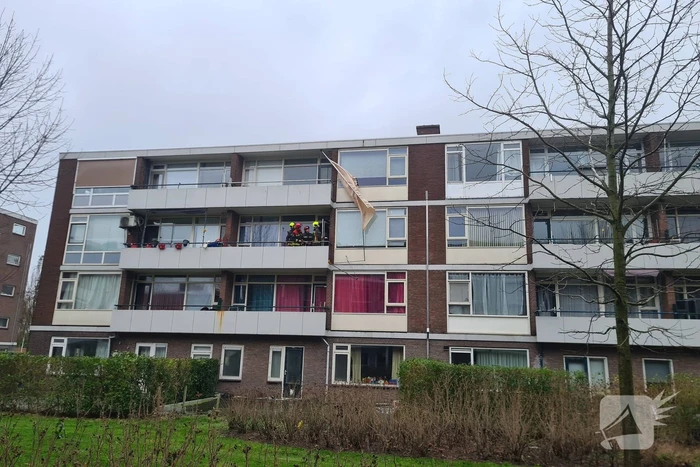 Zonnescherm flatwoning weggewaaid