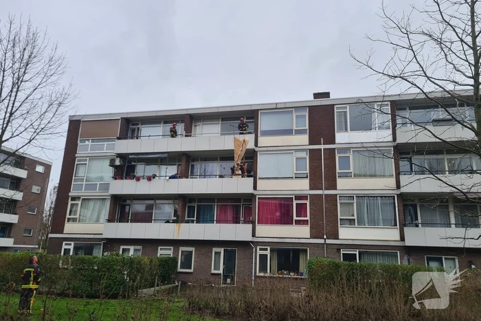 Zonnescherm flatwoning weggewaaid