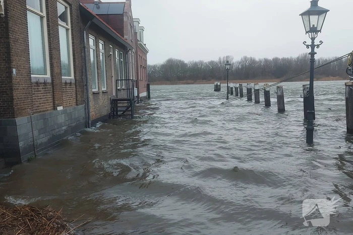 Hoog water door harde wind