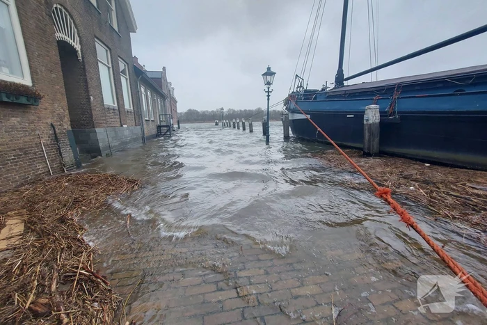 Hoog water door harde wind
