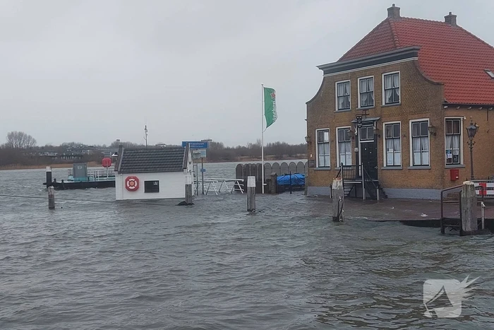 Hoog water door harde wind