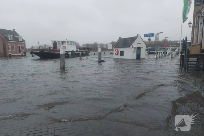 Hoog water door harde wind