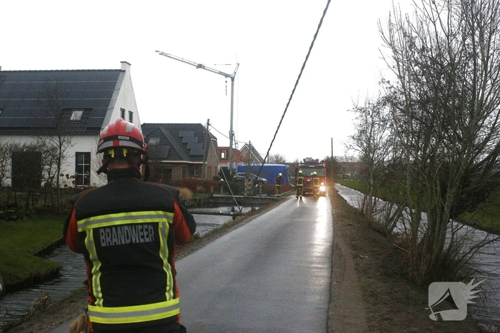 Stroompaal omgewaaid door storm