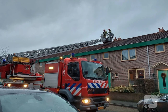 Schoorsteen laat los door harde wind