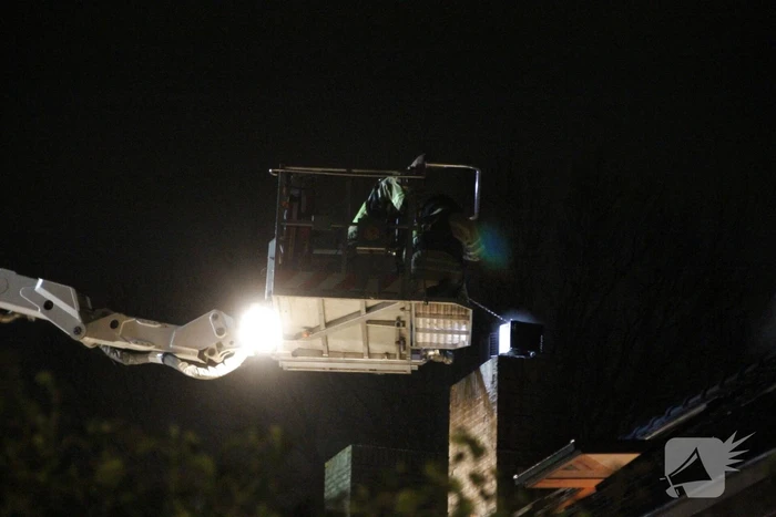 Brand in schoorsteen van woning