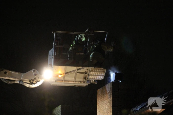 Brand in schoorsteen van woning