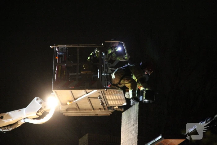 Brand in schoorsteen van woning