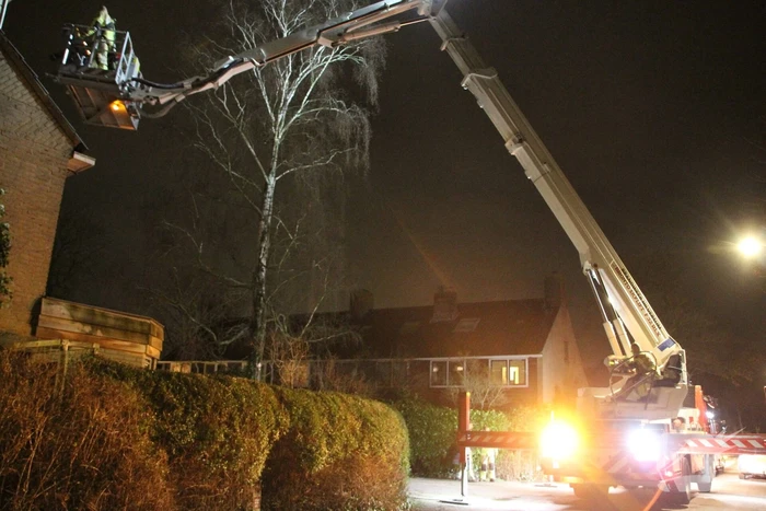 Brand in schoorsteen van woning