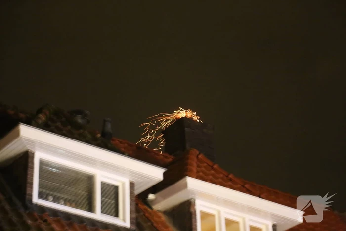 Brand in schoorsteen van woning