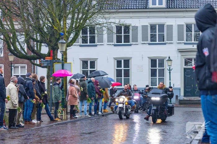 Massale opkomst bij afscheid horecaman Jorit Bons (30)