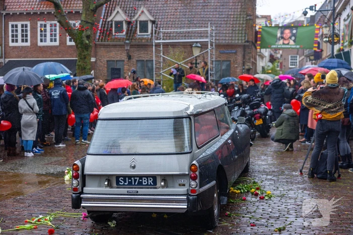 Massale opkomst bij afscheid horecaman Jorit Bons (30)