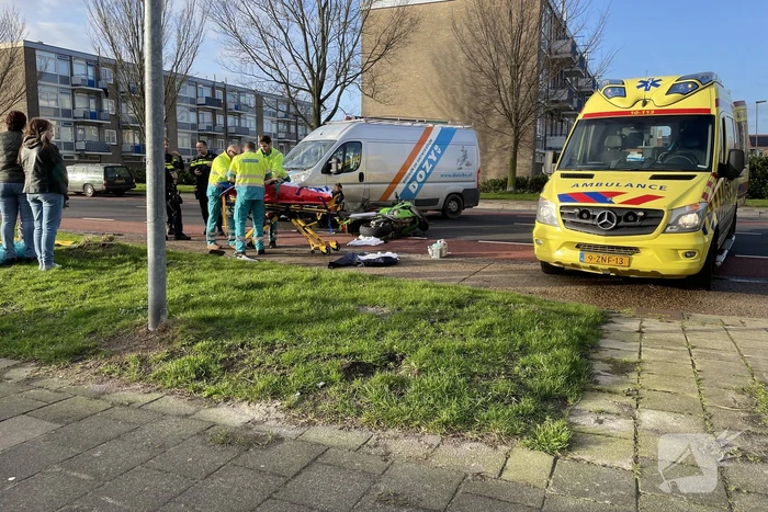 Motorrijder ernstig gewond bij botsing met bestelbus