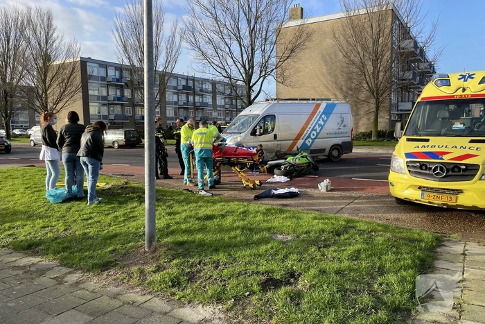 Motorrijder ernstig gewond bij botsing met bestelbus