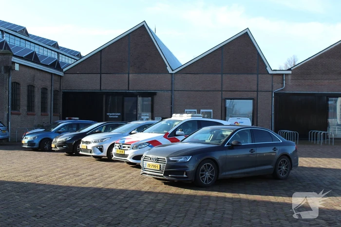 Politie en speciale eenheden doen onderzoek in meerdere objecten