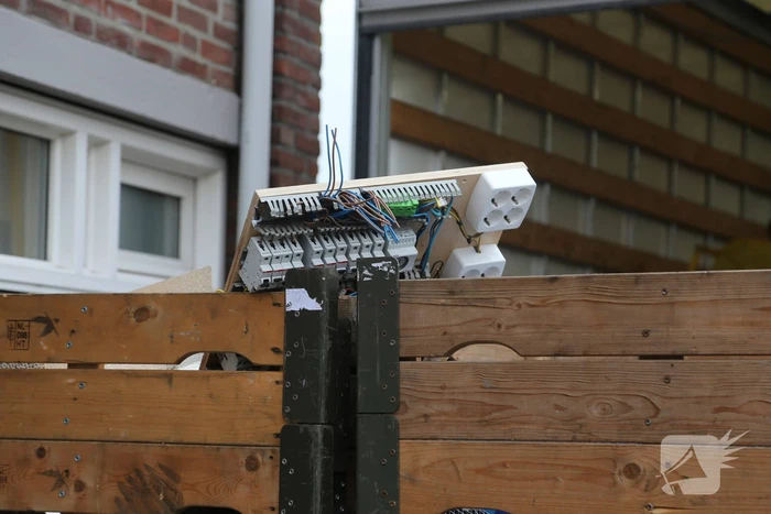 Politie treft hennepkwekerij aan en houdt een persoon aan