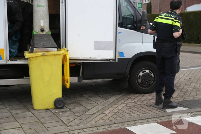 Politie treft hennepkwekerij aan en houdt een persoon aan