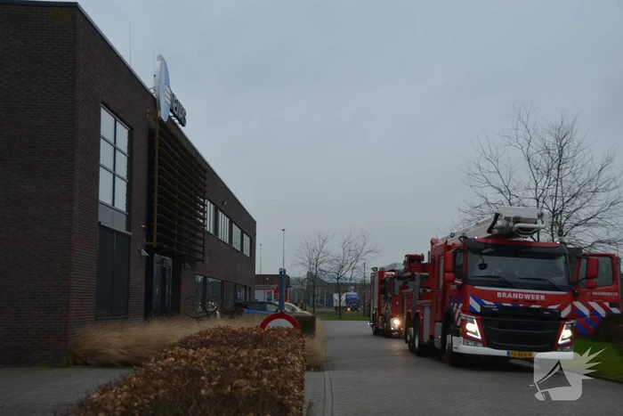 Deel industrieterrein zonder stroom na mogelijk brand