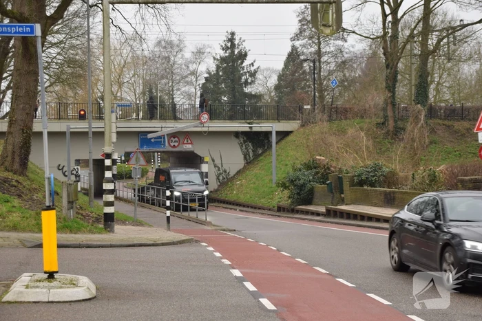 Bakwagen ramt spoorviaduct