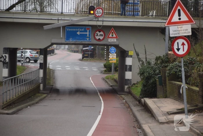 Bakwagen ramt spoorviaduct