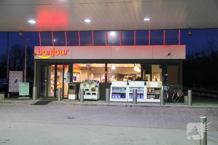 Politie doet onderzoek naar overval op tankstation