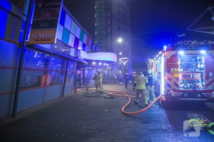 Twee gewonden bij brand in winkelcentrum