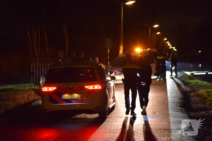 Politie rijdt auto klem en arresteert drie mannen