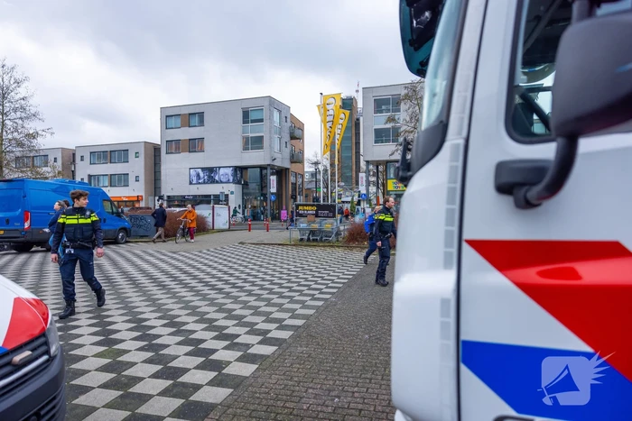 Mobiel Media Lab op parkeerterrein Winkelcentrum Emiclaer