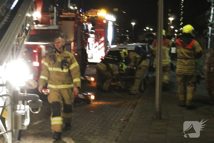 Brandweer veegt schoorsteen na brandmelding