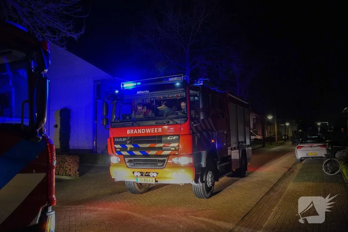 Brandweer controleert woning vanwege brand in lamp