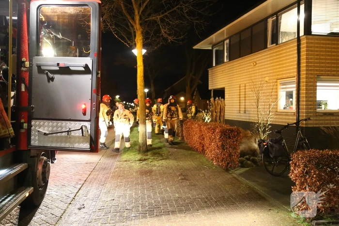 Brandweer controleert woning vanwege brand in lamp