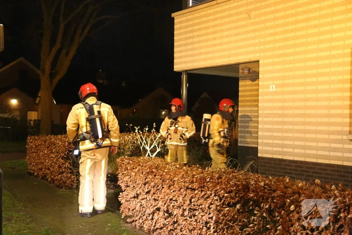Brandweer controleert woning vanwege brand in lamp