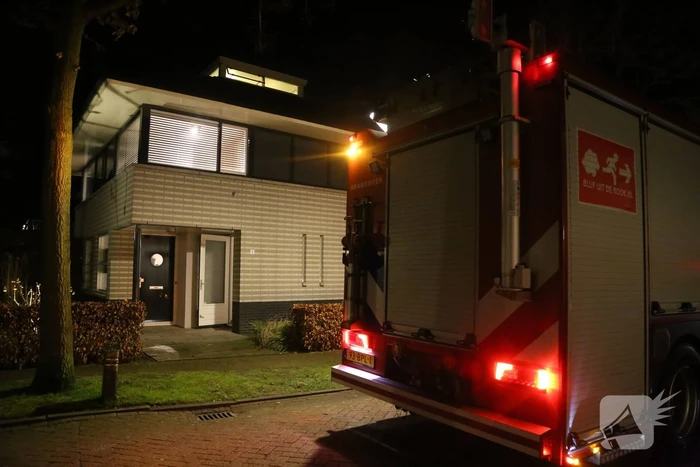 Brandweer controleert woning vanwege brand in lamp