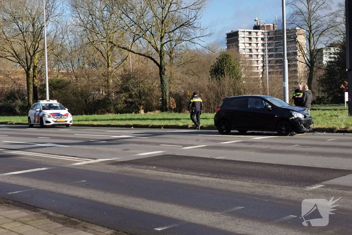 Schade na botsing tussen twee voertuigen