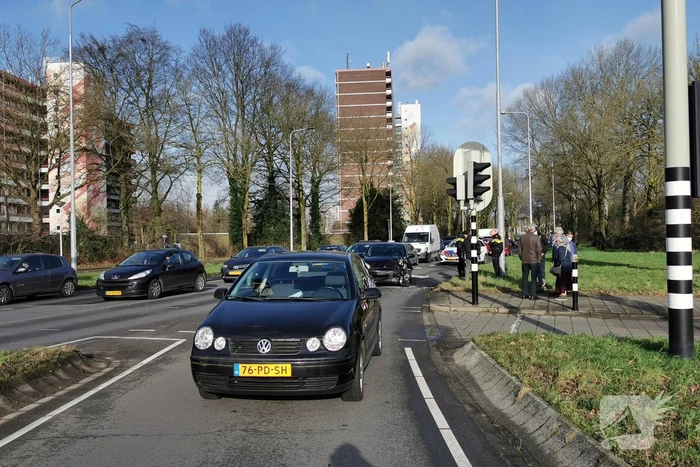 Schade na botsing tussen twee voertuigen