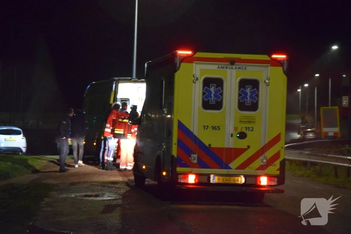 Twee personen te water na omslaan van zeilboot