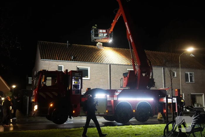 Brand in schoorsteen van woning