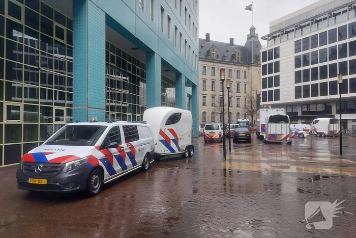 Veel politie paraat voor aangekondigde demonstratie