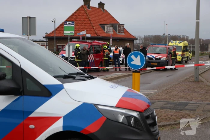 Groot stuk dak waait van flat