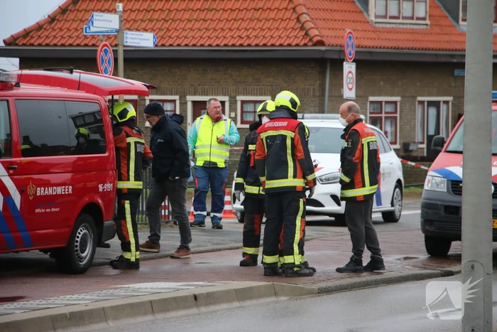 Groot stuk dak waait van flat