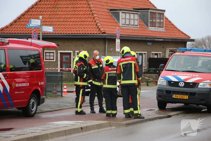 Groot stuk dak waait van flat