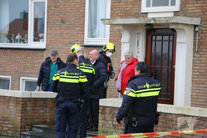 Groot stuk dak waait van flat
