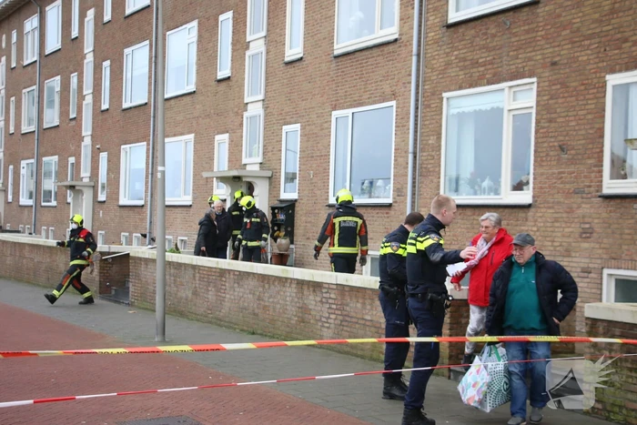 Groot stuk dak waait van flat