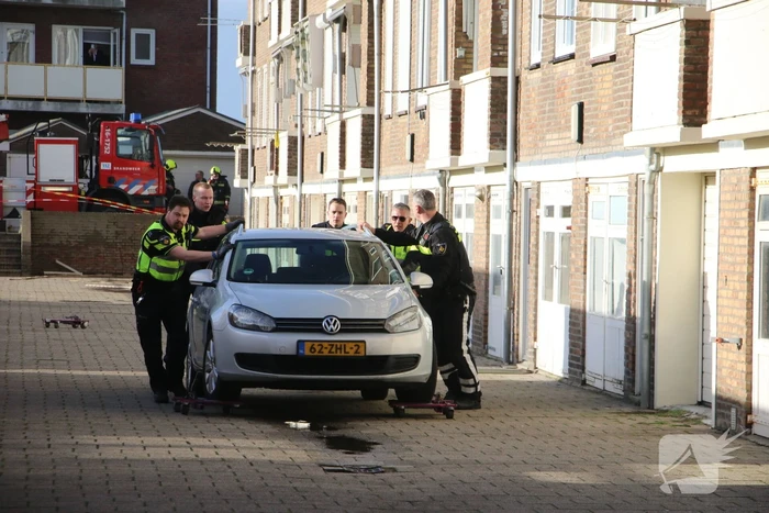 Groot stuk dak waait van flat