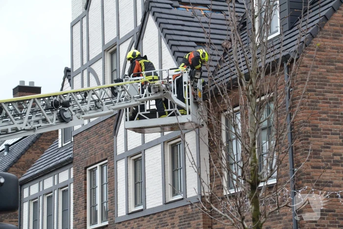 Dakpannen waaien van dak