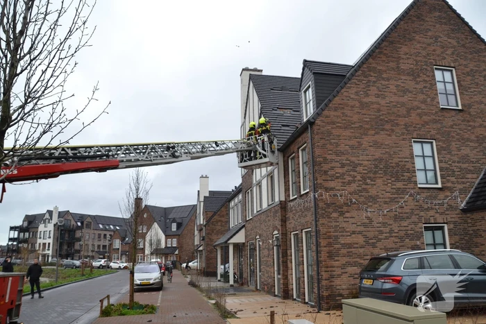 Dakpannen waaien van dak