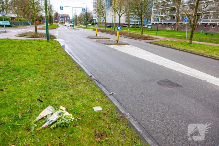 Bloemen voor omgekomen slachtoffer (52) van ernstig ongeval