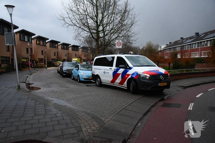 Traumahelikopter landt voor assistentie van ambulance