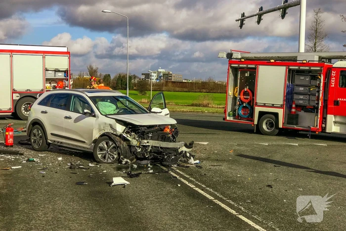 Gewonde uit auto geknipt na ongeval