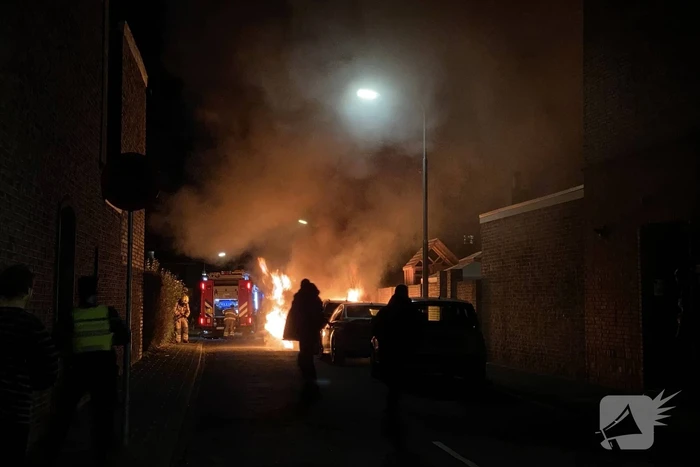 Auto gaat in vlammen op